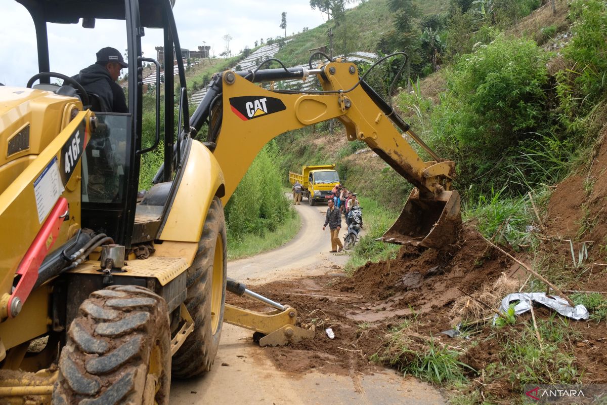 DPUPR Provinsi Banten tempatkan tim monitoring jalan di jalur wisata