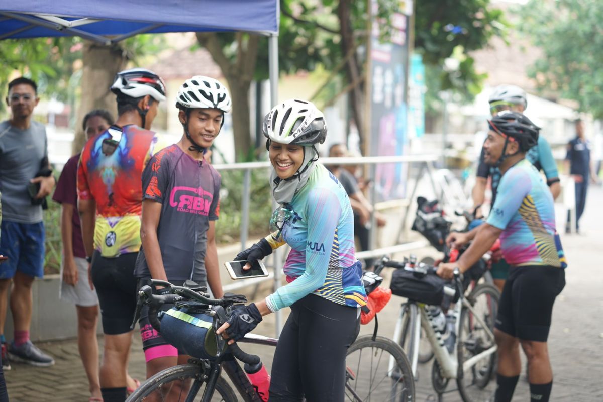 Istri Wali Kota Kediri tuntaskan tantangan bersepeda sejauh 1.200 kilometer