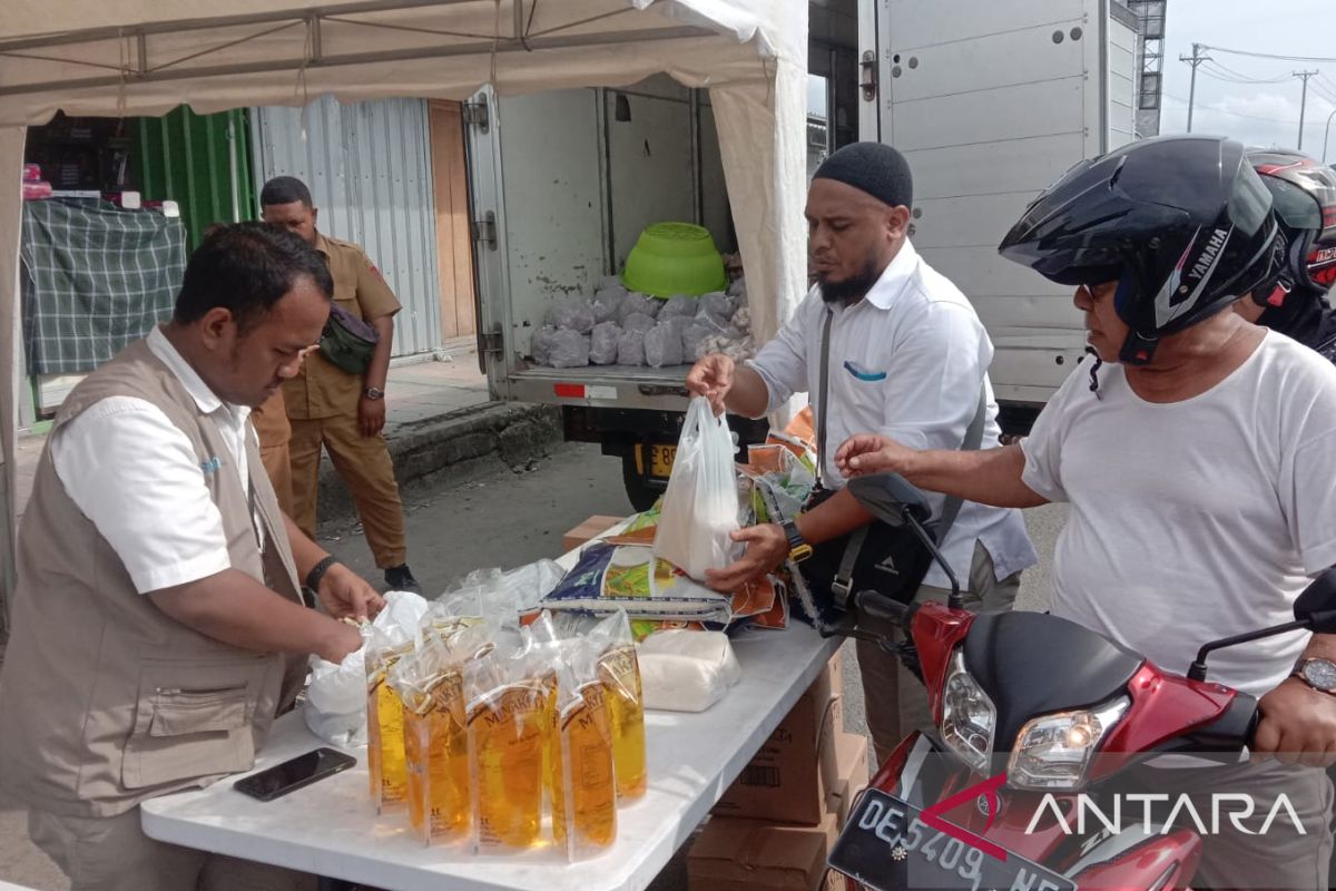 Bulog Maluku dukung operasi pasar dengan menjual tiga komoditi pangan