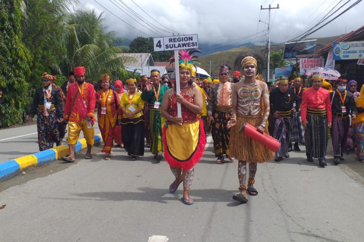 Pawai budaya nasional digelar sambut Kongres AMAN VI di Sentani