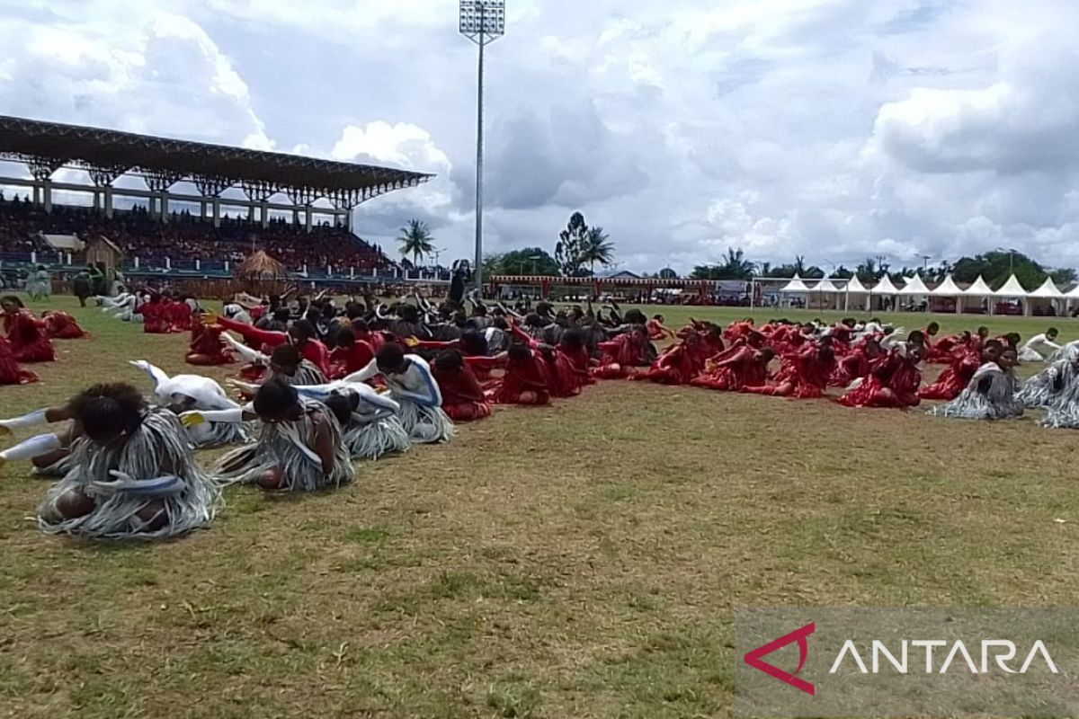 Kongres Masyarakat Adat Nusantara VI dibuka dengan tarian kolosal