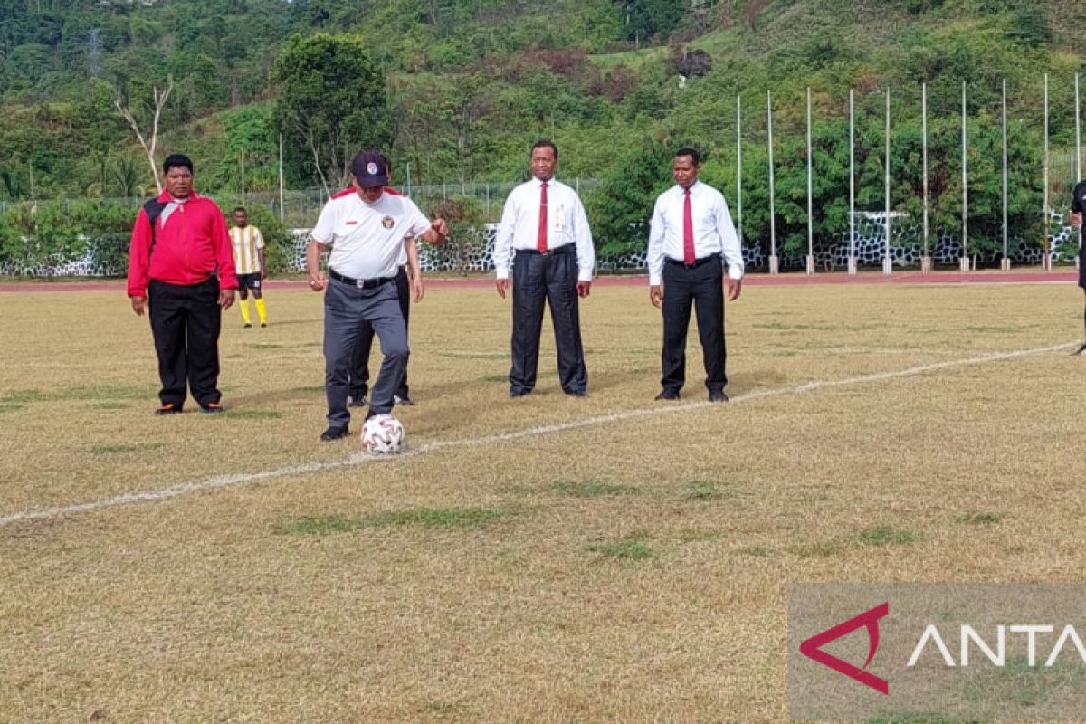 Menpora Zainudin Amali membuka turnamen sepak bola Rektor Uncen Cup 2022