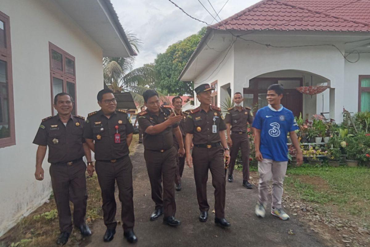 Kajati Sumbar nilai kinerja Kejari Pasbar paling bagus ungkap perkara