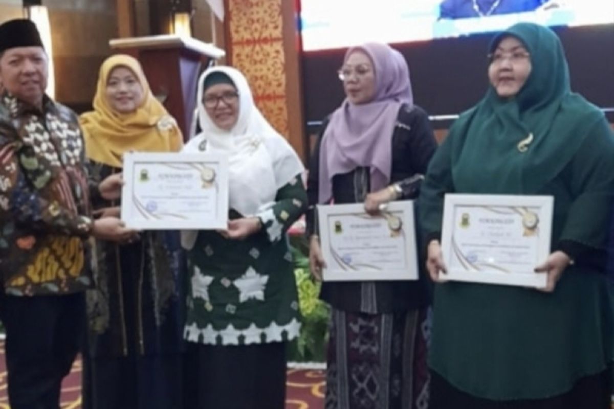 Enam tokoh perempuan Riau raih penghargaan dari IKD 2022