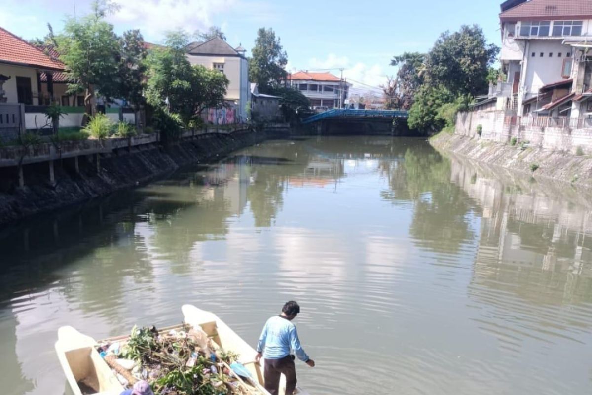 PUPR Denpasar giatkan pembersihan sungai dan saluran untuk cegah banjir
