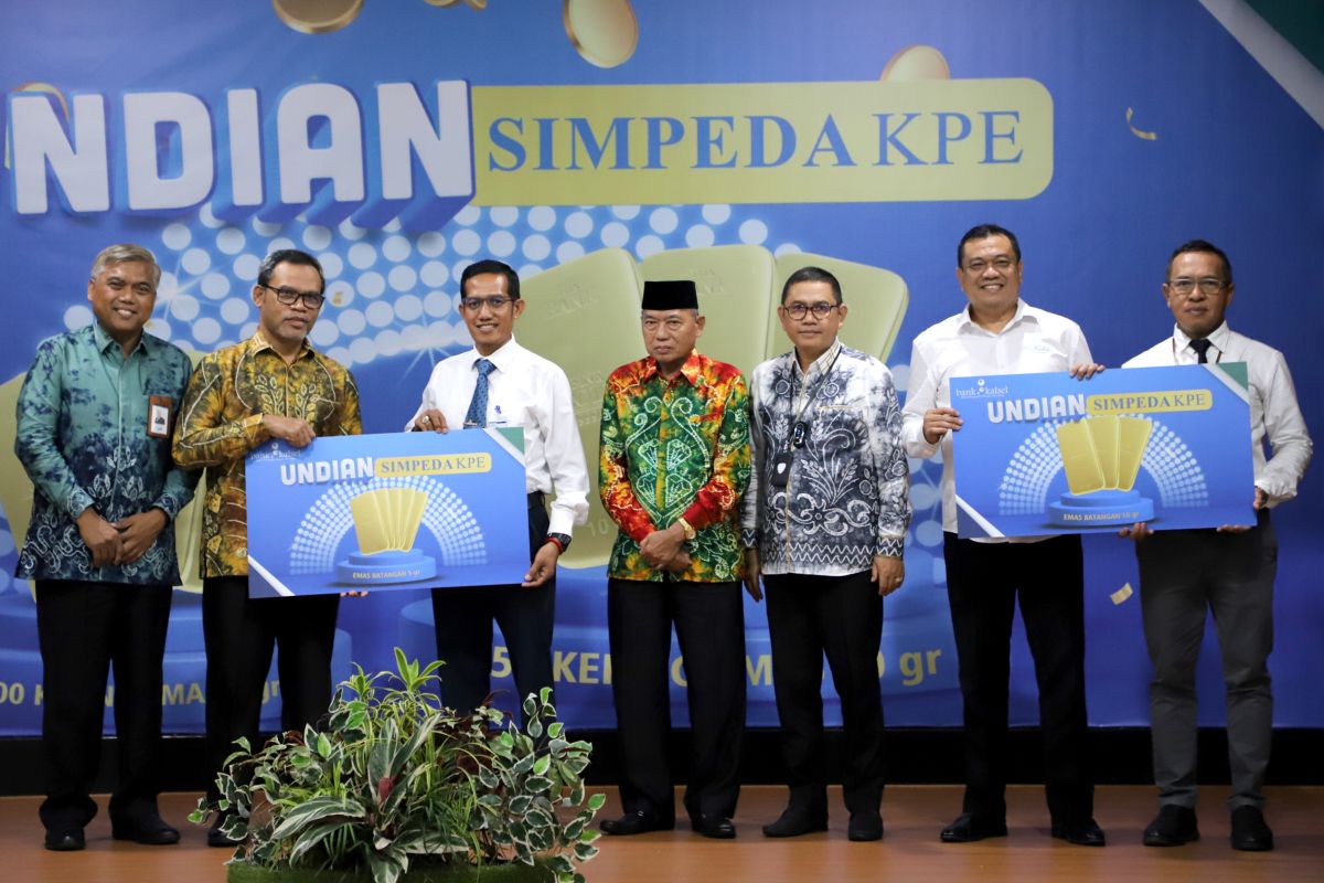 Bank Kalsel bagikan Ratusan logam mulia pada pengundian Simpeda  2022