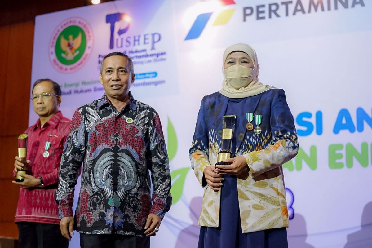East Java wins two Energy Council awards for energy transition