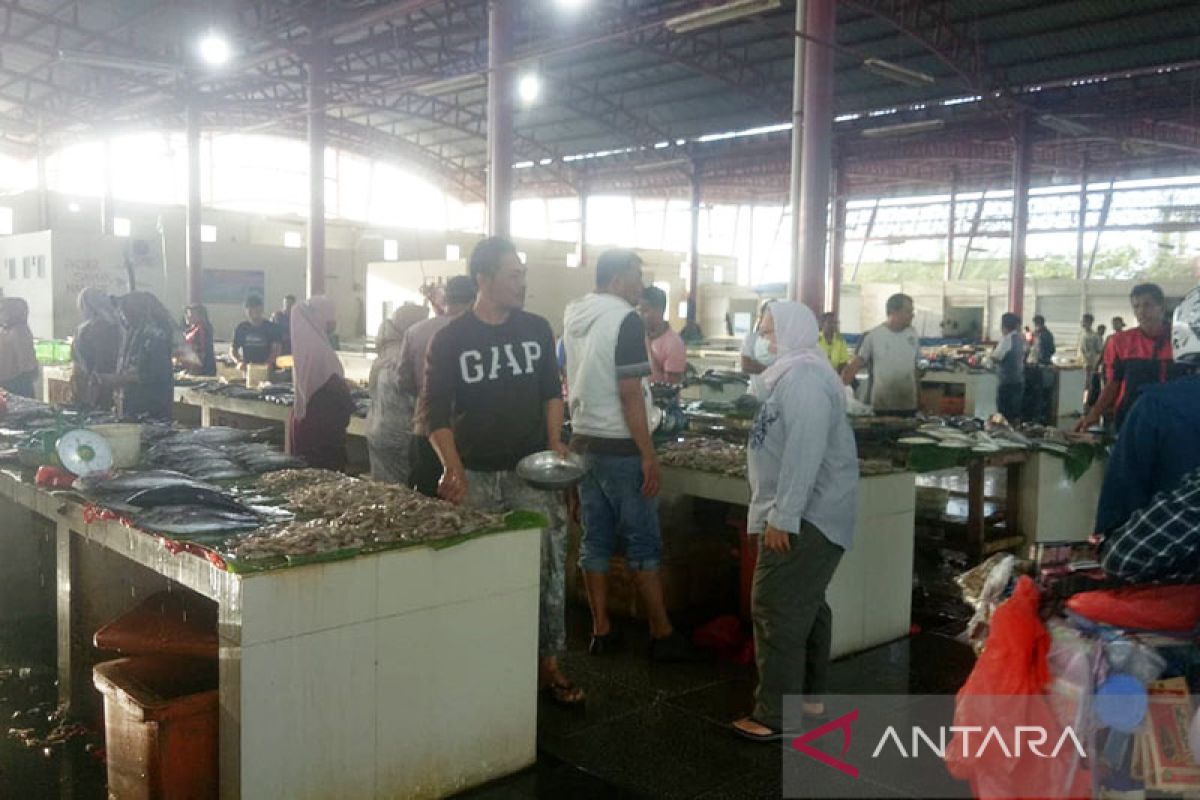 Harga ikan di Pasar Al-Mahirah bervariasi