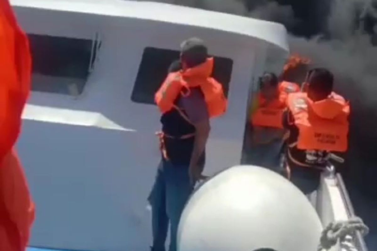 Nelayan di Naikliu  bantu evakuasi penumpang kapal cepat Cantika 77