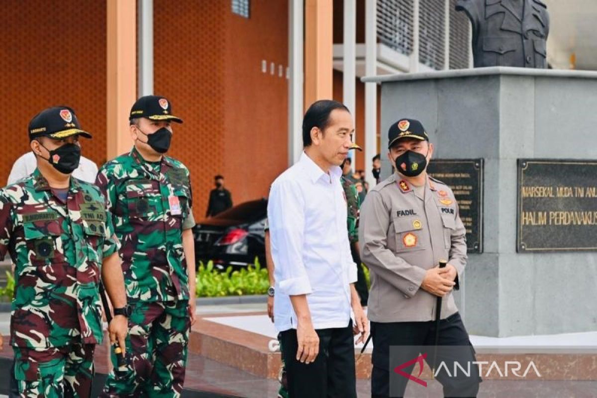 Presiden Jokowi salurkan bantuan sosial di Kalimantan Timur