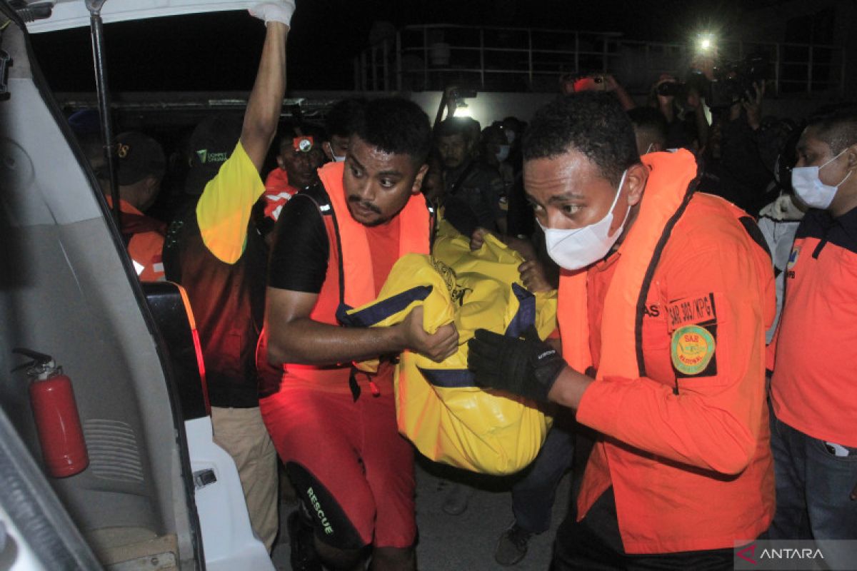 SAR: 14 penumpang meninggal dalam kebakaran kapal Cantika Expess 77