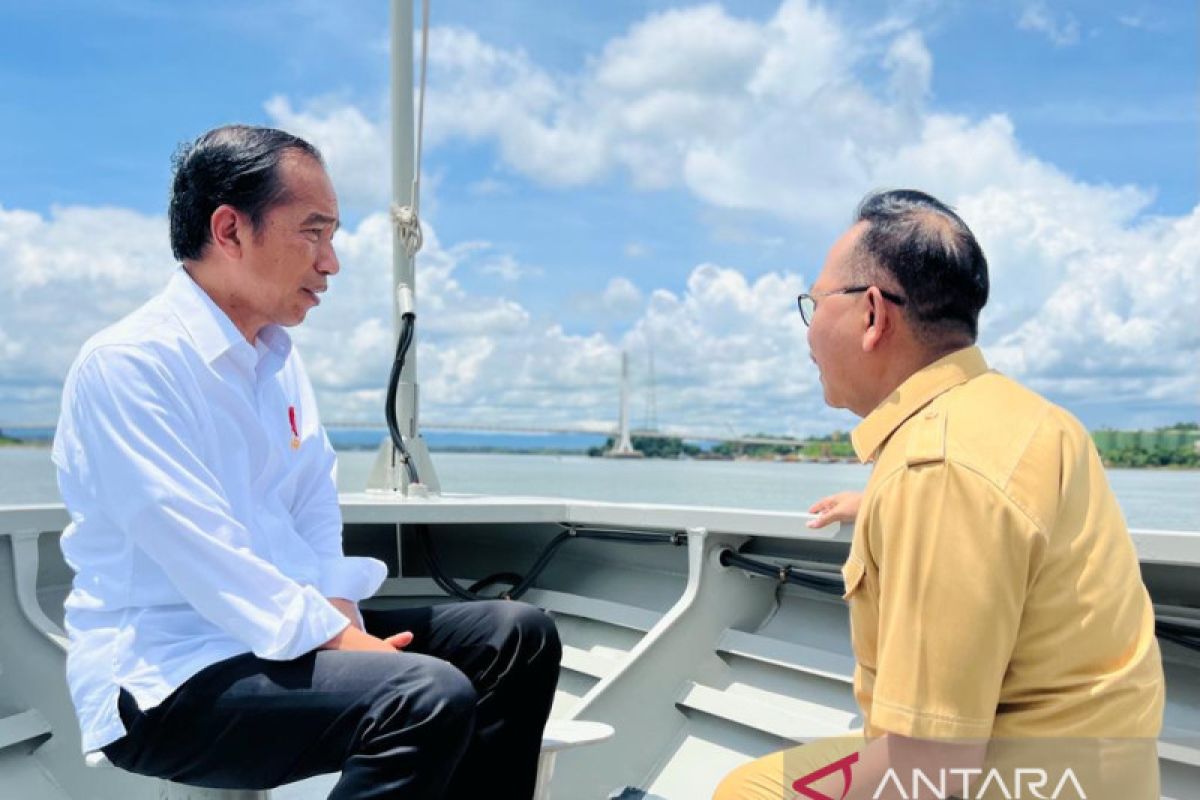 President Jokowi travels to new capital site by sea