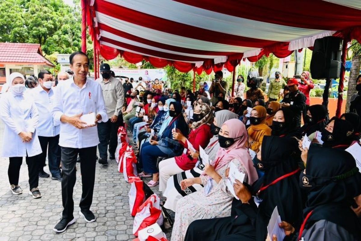 Presiden Jokowi minta para penerima manfaat tak ragu pakai bansos untuk gizi anak