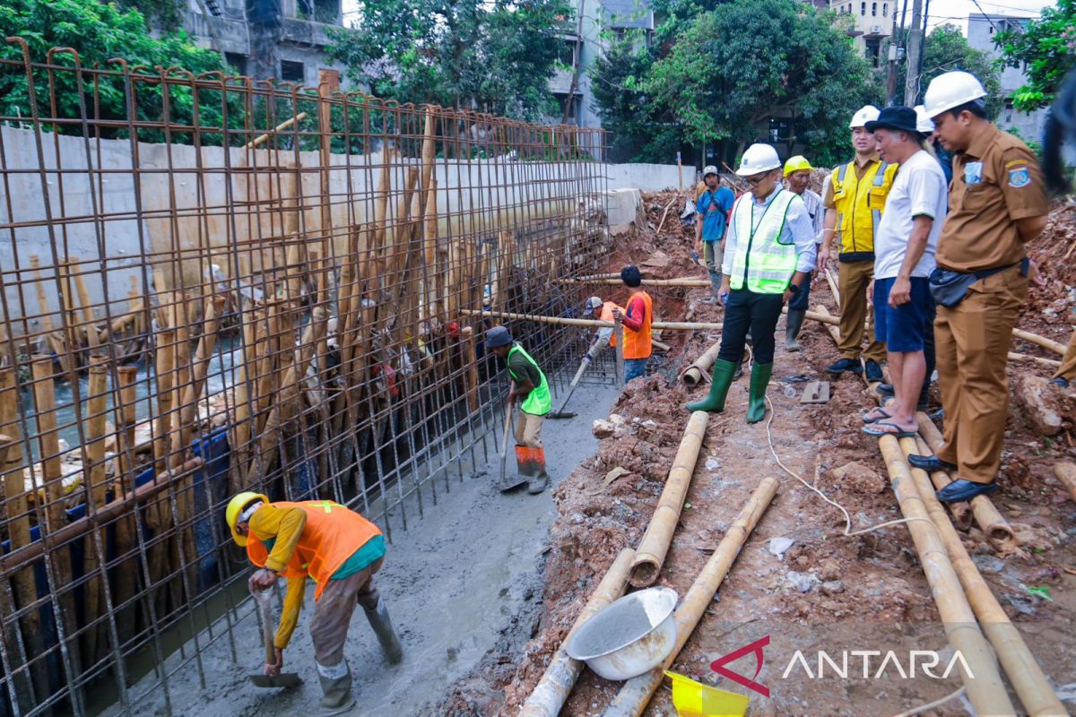 Pemkot Tangsel:t Pembangunan turap kali puri bintaro selesai November