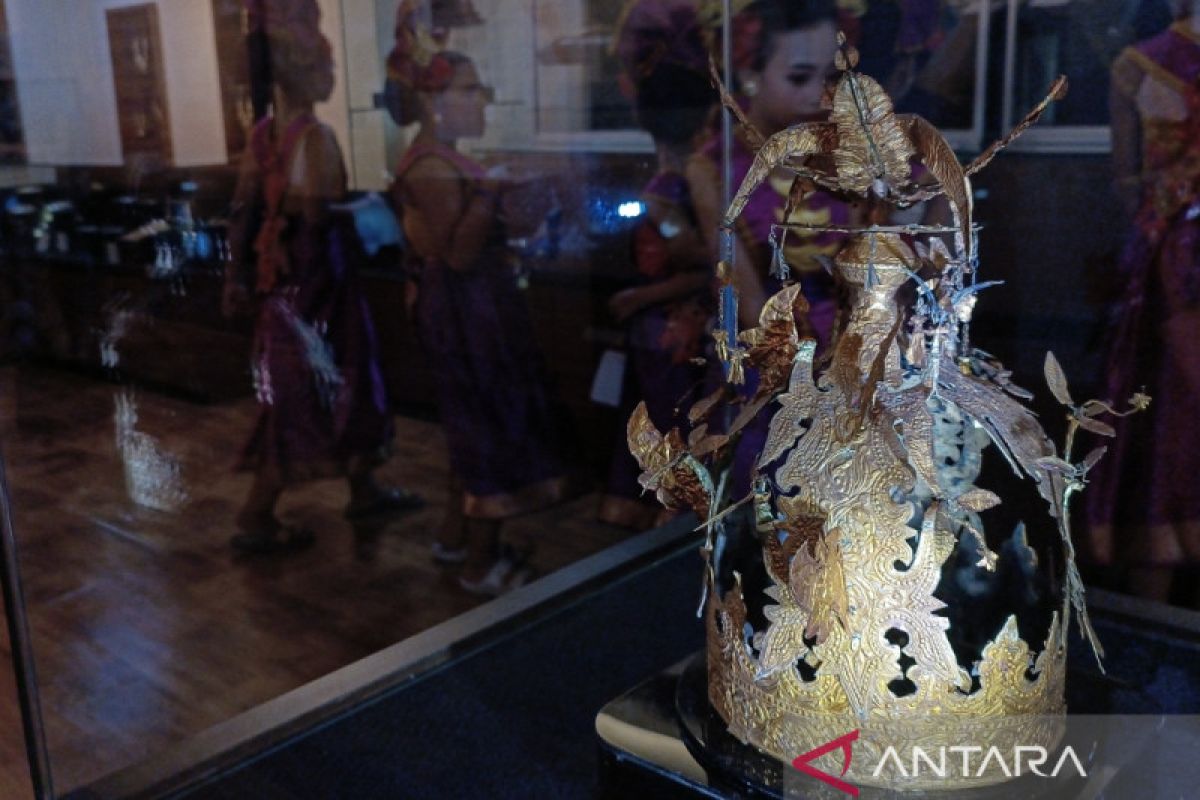 Pameran bersama Sumbar-Yogya pamerkan perhiasan penganten Minangkabau