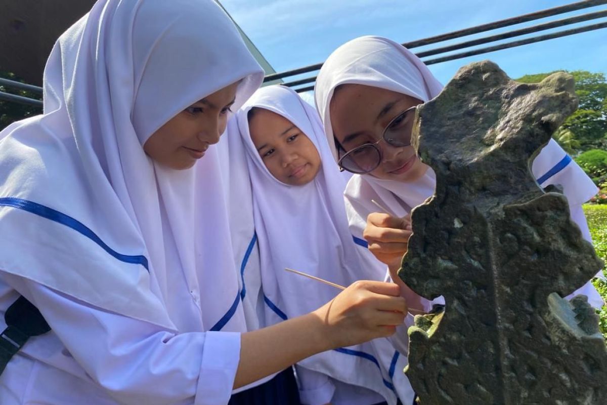 Pelajar di Banda Aceh diajari cara lestarikan cagar budaya