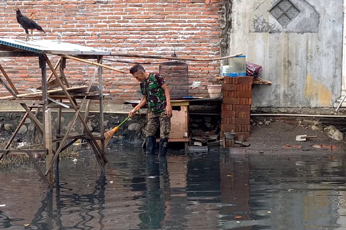 Warga Tulungagung keluhkan banjir cemaran limbah diduga dari pabrik gula