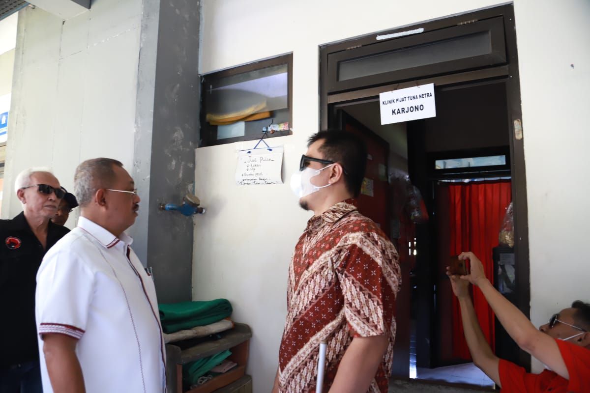 Cak Ji semangati penyandang disabilitas tuna netra di Surabaya