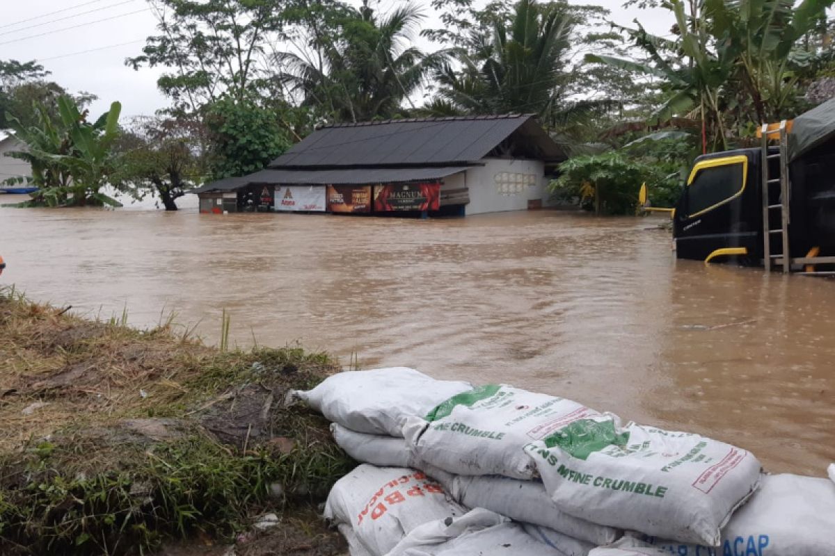 Ruas jalan Sidareja-Pangandaran terendam banjir