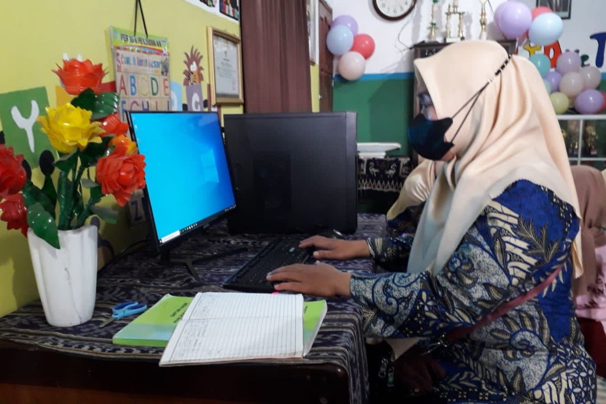 Pos PAUD Terpadu di Surabaya dapat bantuan 742 unit komputer