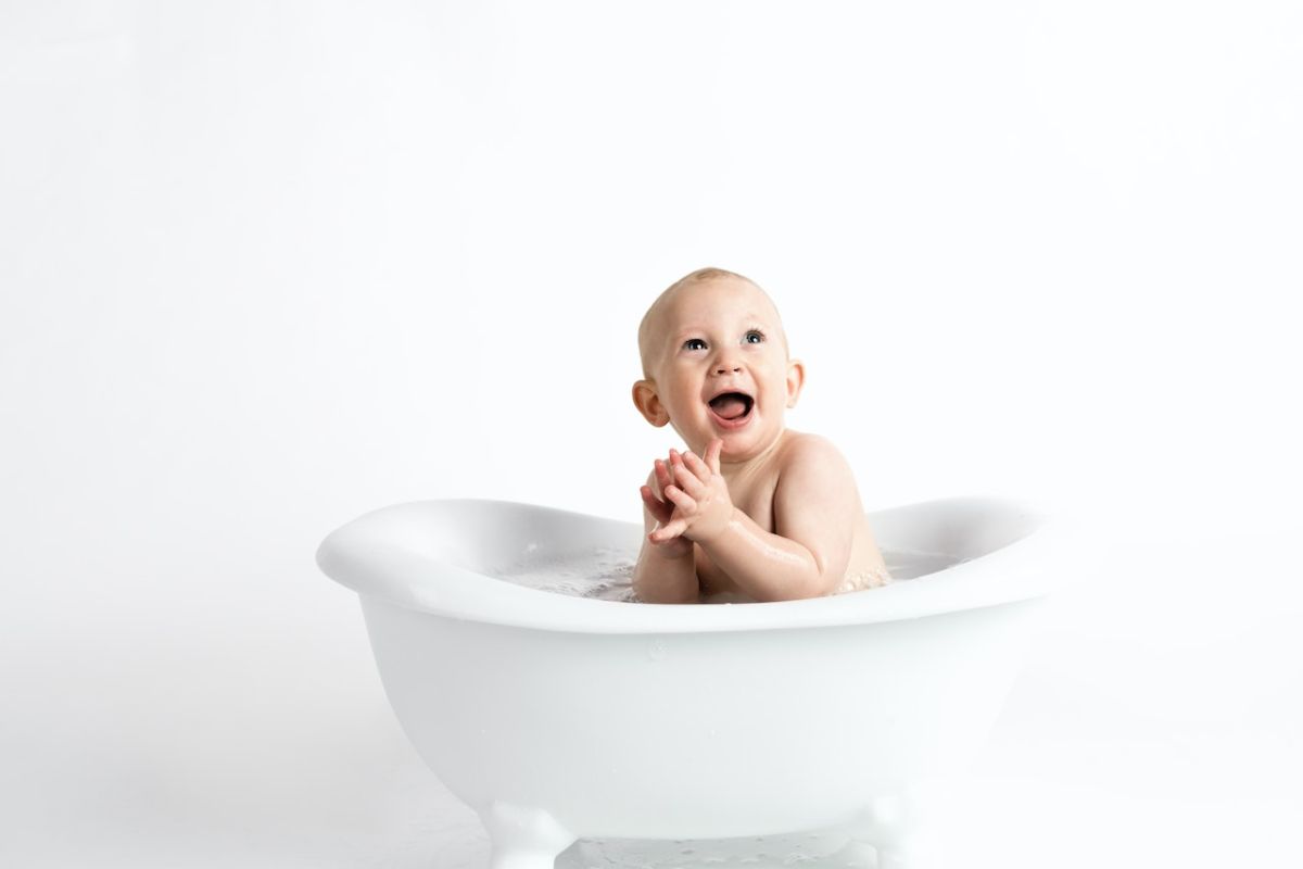 Suhu air yang tepat untuk mandi bayi