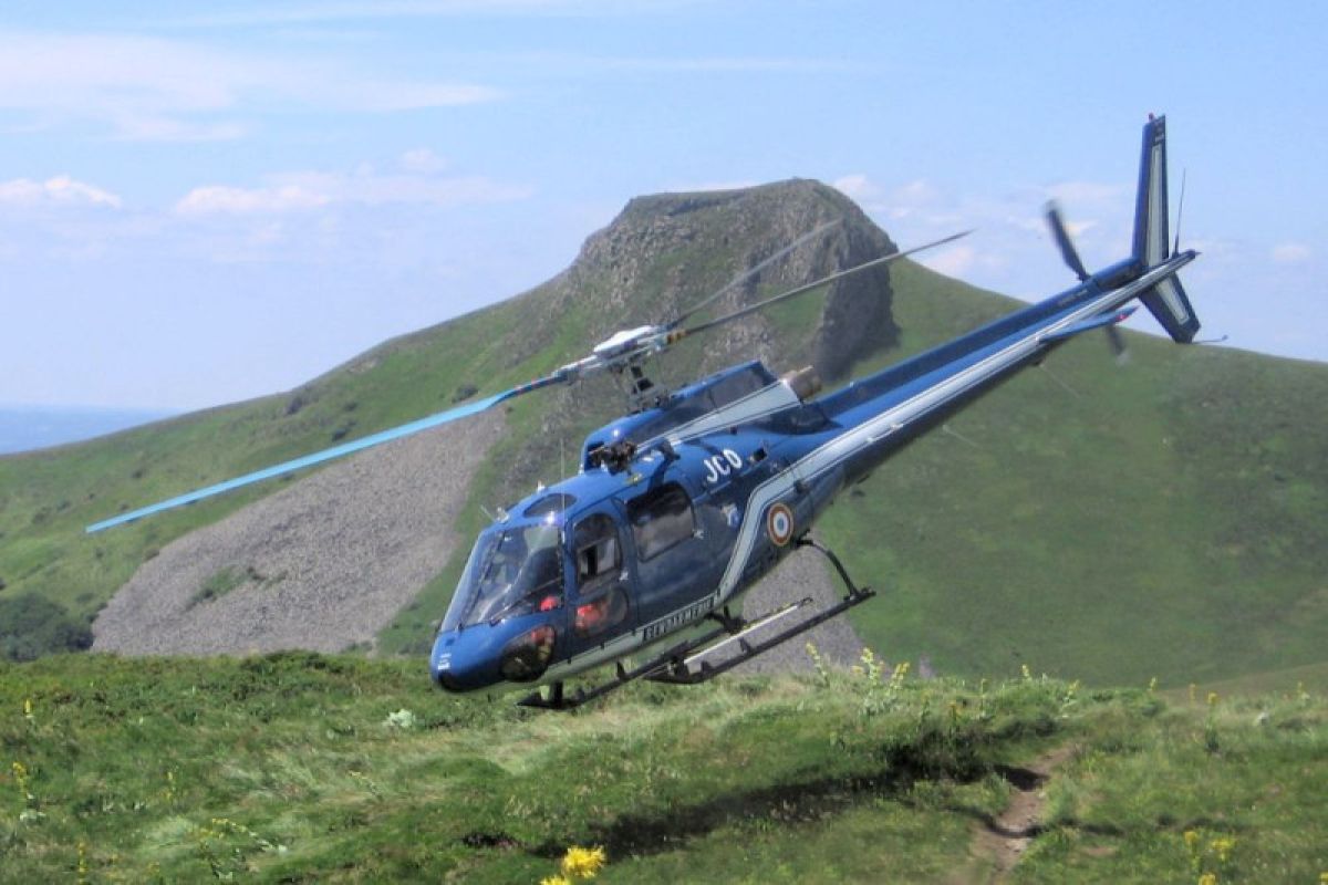 Lima nakes dan pilot terluka setelah helikopter mendarat darurat