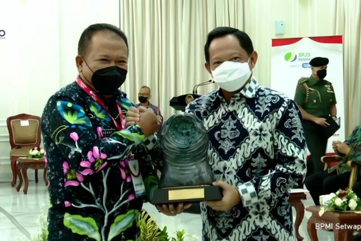 Pemkab Jember raih juara 2 Paritrana Award 2022