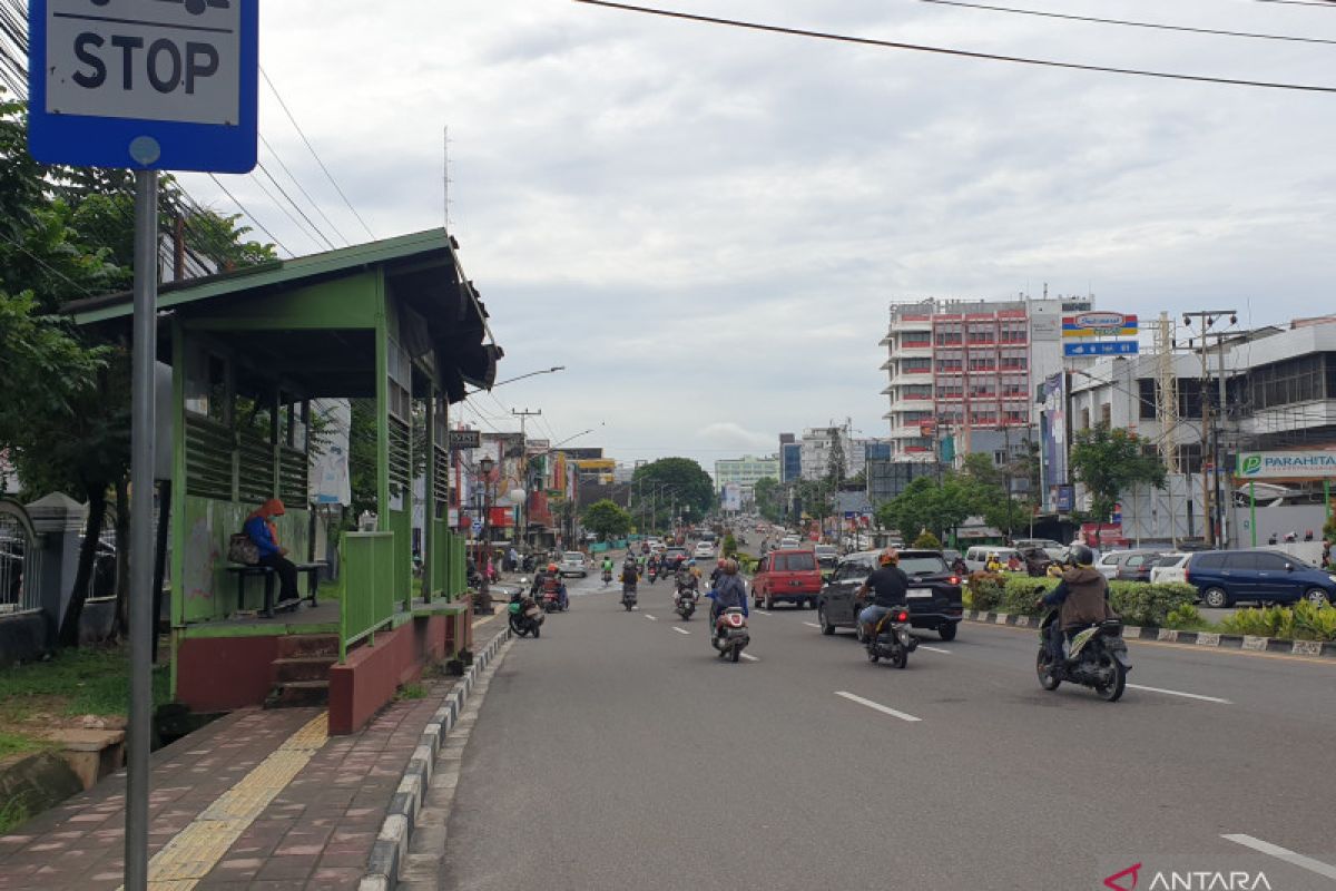 Wawako Palembang ajak masyarakat jaga kebersihan halte bus