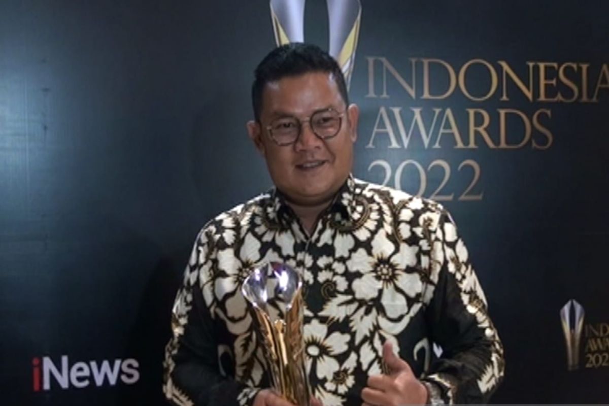 Bupati Bangka Selatan terima penghargaan Indonesia Award 2022