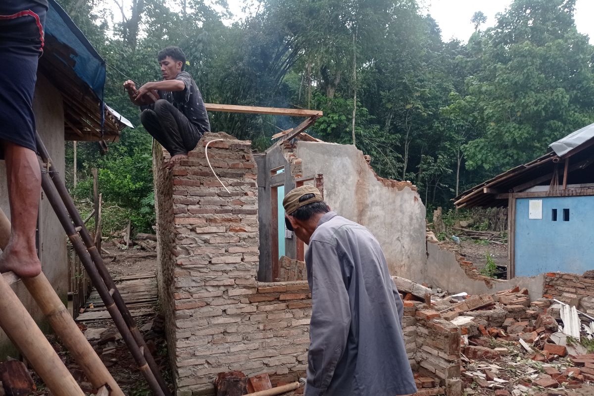 BPBD Kabupaten Lebak minta warga waspadai angin kencang