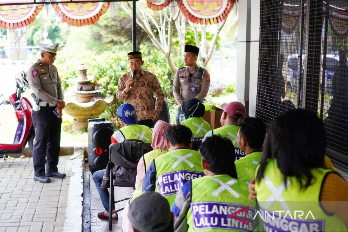 Polres Bogor ganti tilang manual dengan sanksi sosial