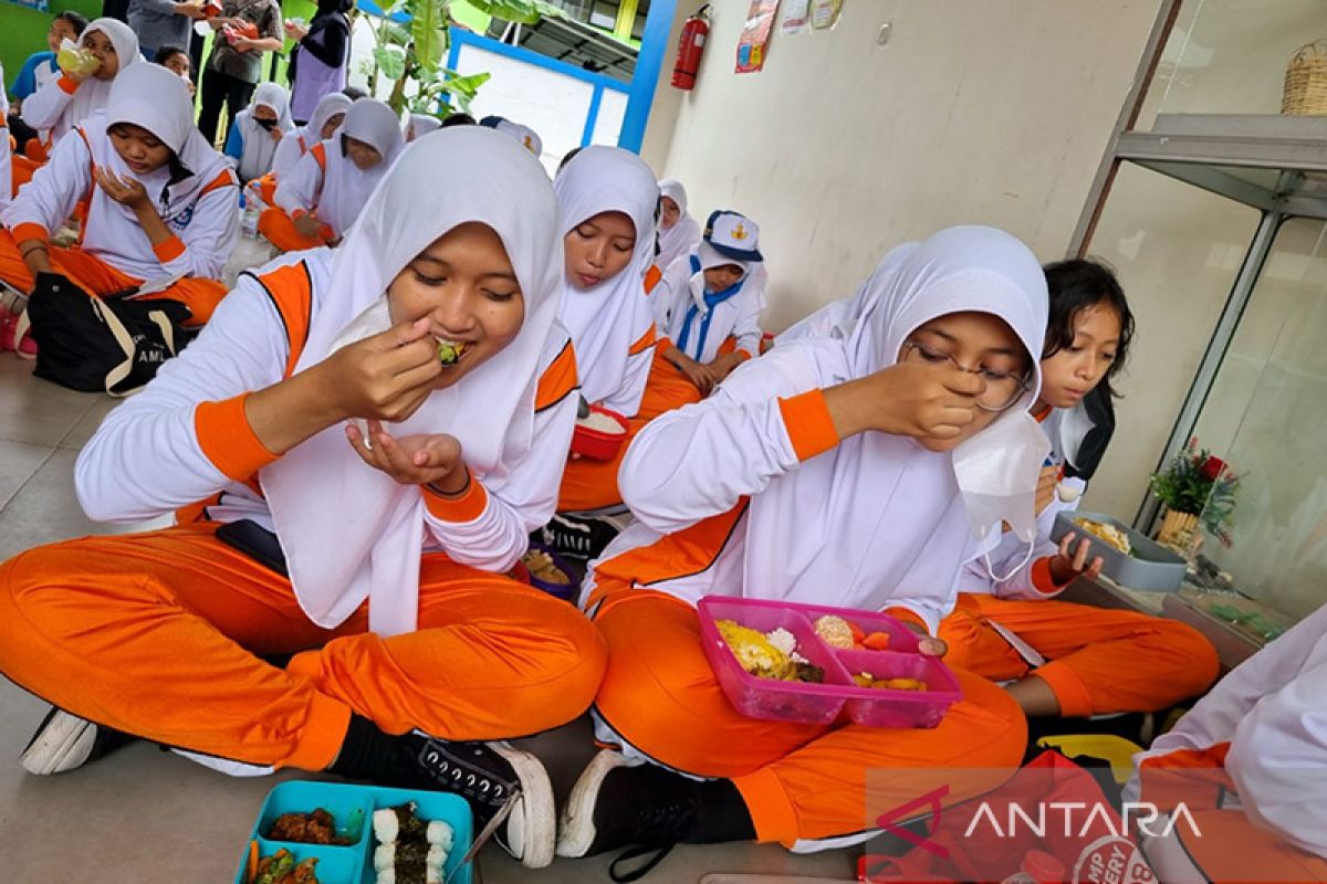 Pemkot Jaksel bagikan tablet penambah darah tekan kasus tengkes