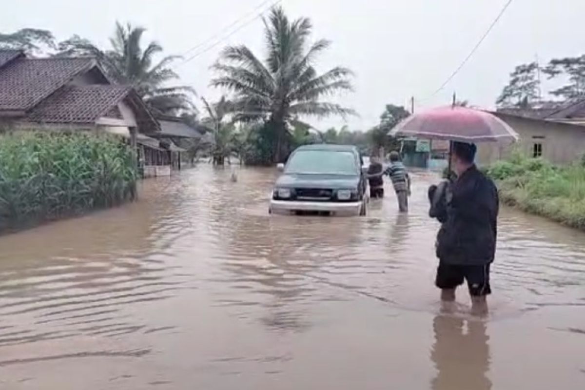 Tiga kecamatan di Lampung Selatan terdampak banjir