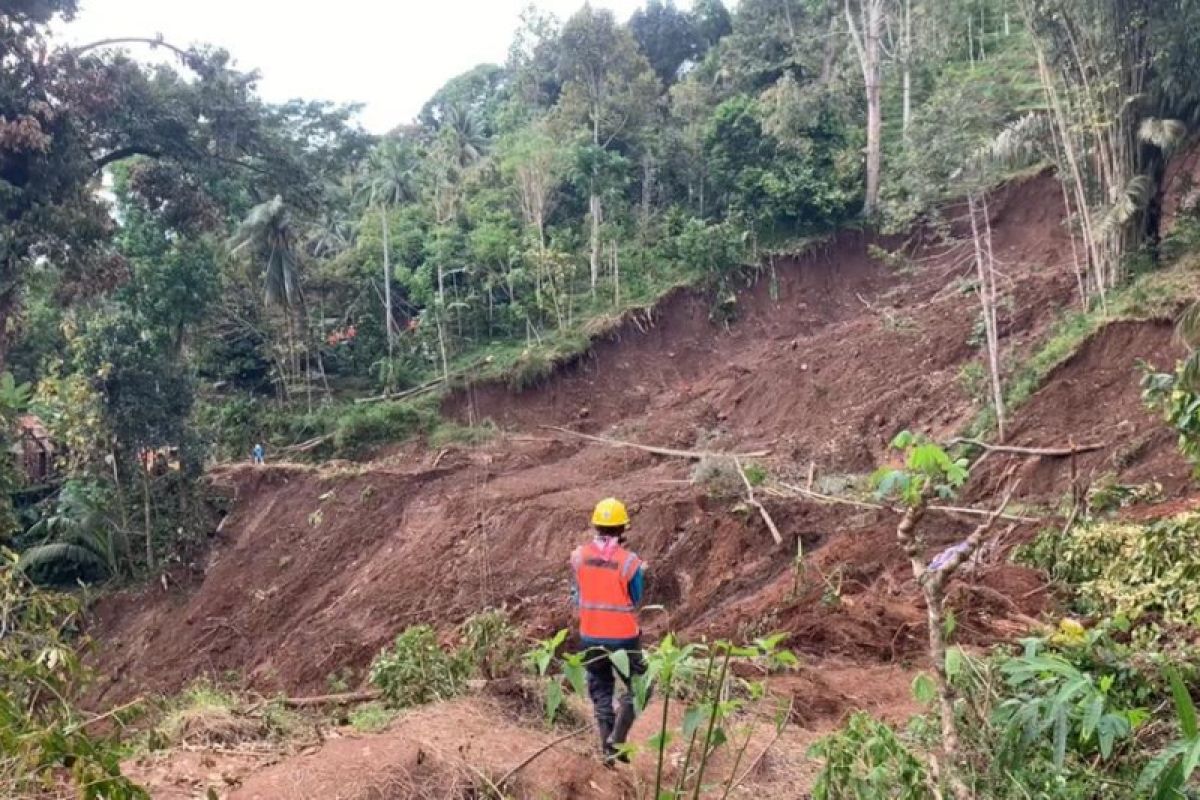 Pemkab bangun jalan darurat menuju Telaga Ngebel Ponorogo