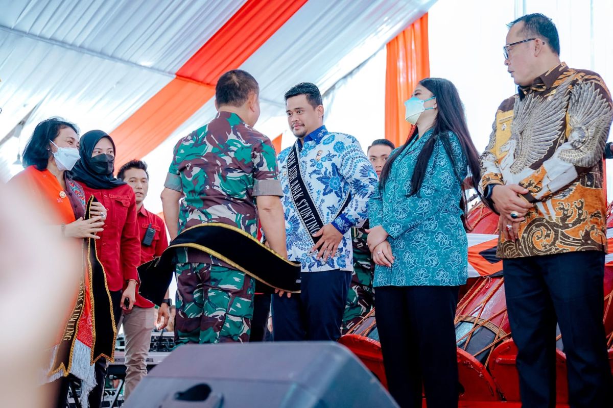 Bobby Nasution dikukuhkan jadi bapak  asuh anak stunting Kota Medan