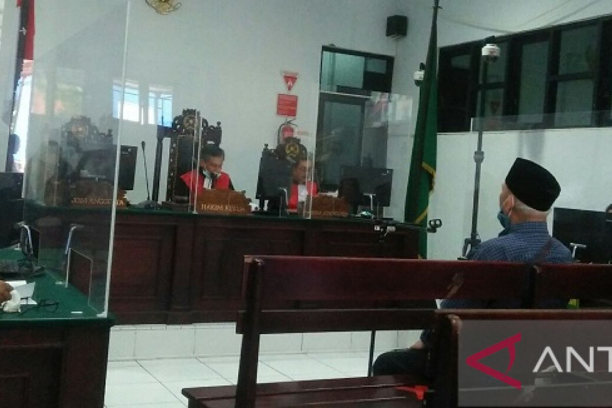 Dua terdakwa dugaan korupsi DD-ADD Sirisori Islam mulai disidang