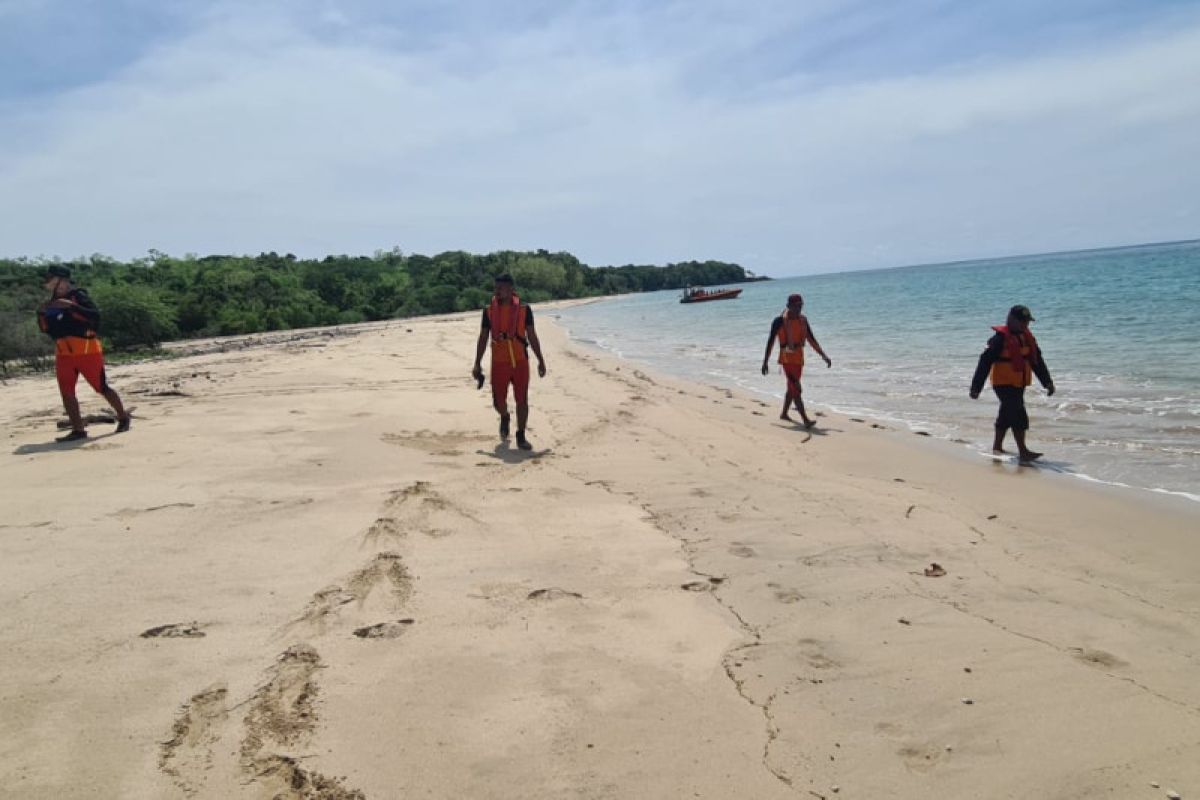 Basarnas Kupang perluas wilayah pencarian korban kapal terbakar di NTT