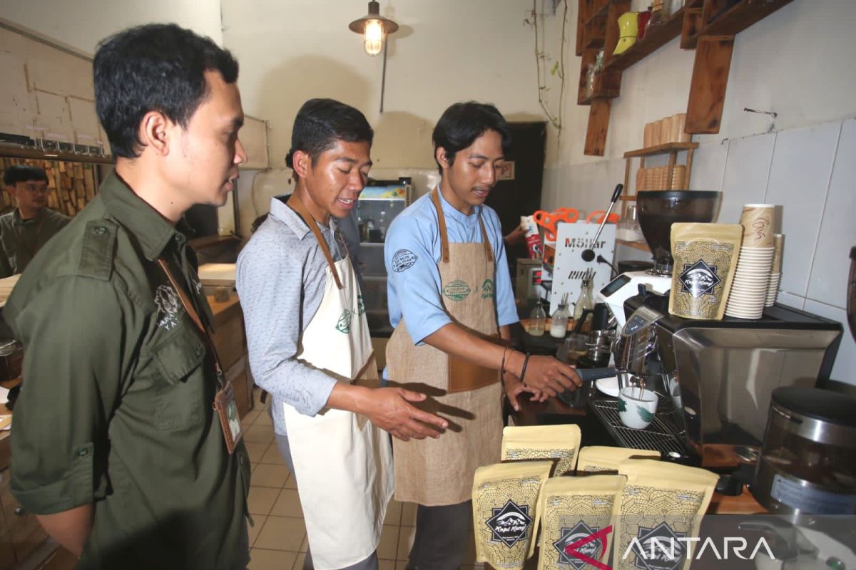 Pertamina Resmikan Cafe Kopi Kang! Program TJSL FT Bandung Group