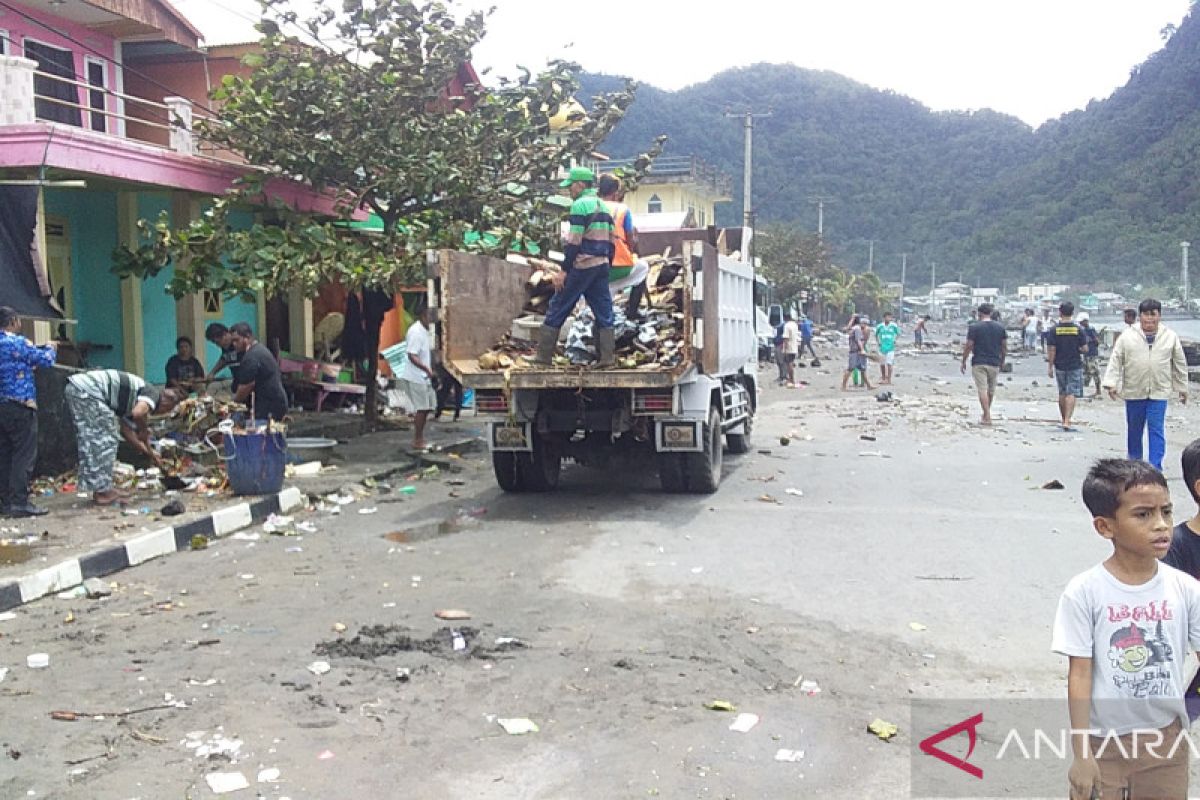 Korban bencana gelombang pasang di Sangihe terima  bantuan