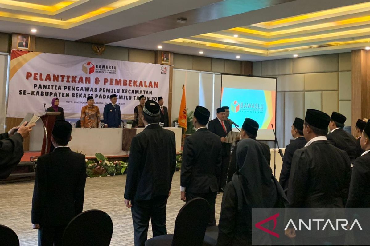 Bupati Bekasi ingatkan Anggota panwaslu kecamatan terpilih jaga integritas