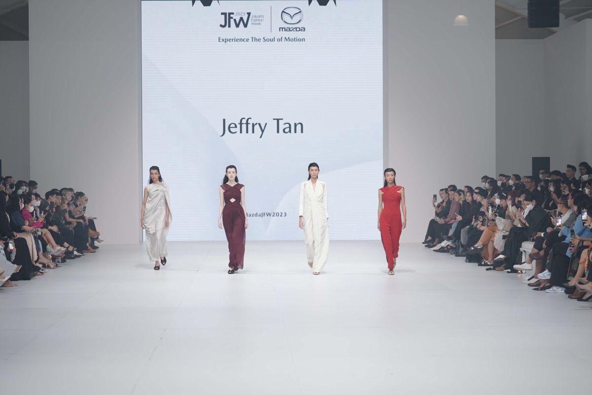 Sinergi otomotif dan fesyen di Jakarta Fashion Week 2023