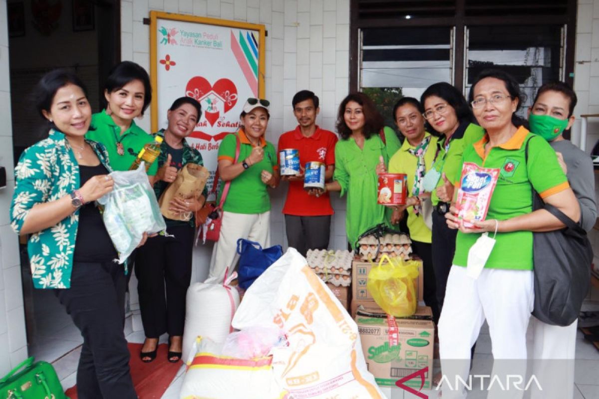 GWS Bali bantu sembako dan susu Yayasan Peduli Kanker Anak