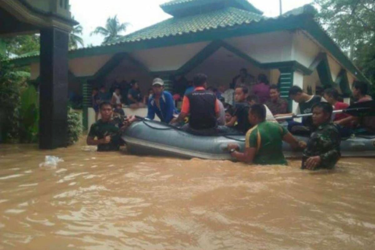 Hujan deras, satu desa di Lampung Barat diterjang banjir & longsor