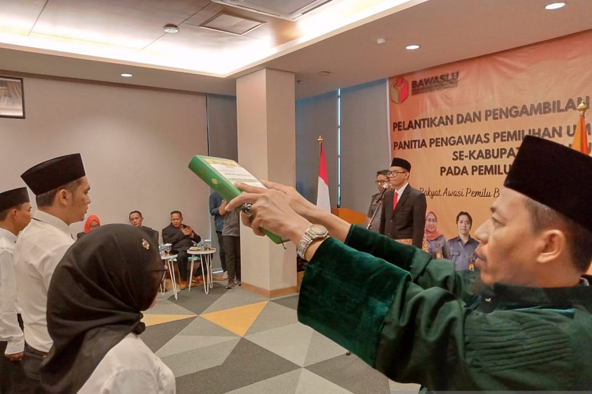 Bawaslu Belitung minta anggota Panwascam tetap netral dan berintegritas