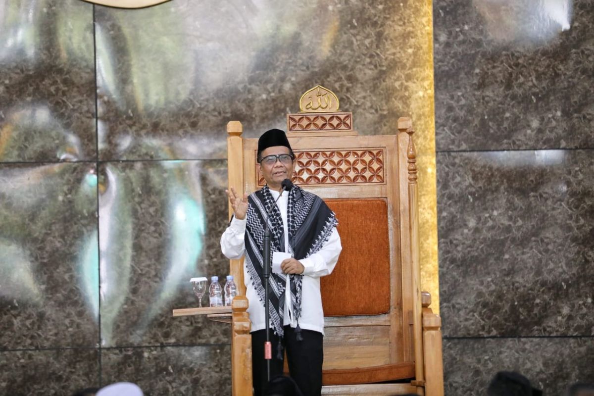 Jadi imam-khatib di Kampus Unej, Menkopolhukam: Hukum di Indonesia belum tegak