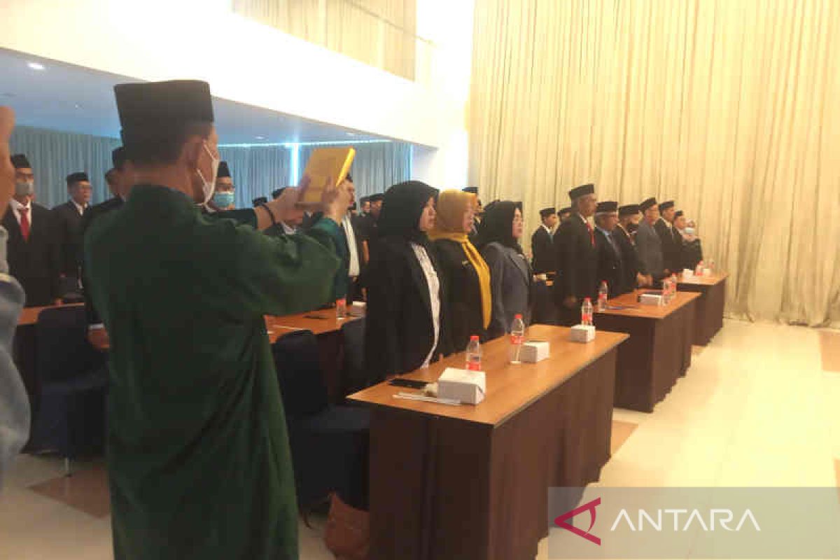 Bupati Cirebon minta 40 kepala sekretariat pamwaslu kecamatan netral