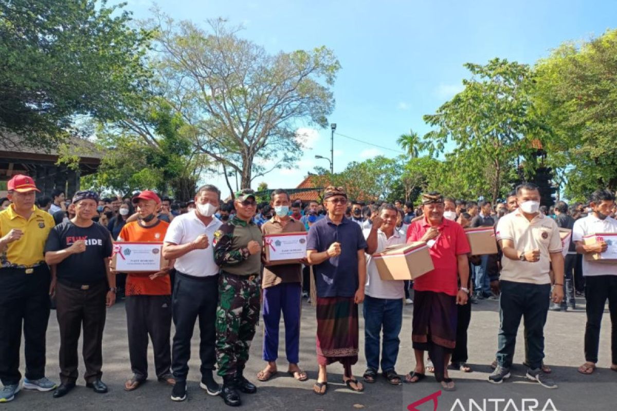 Pemkot Denpasar dan TNI-Polri bersihkan area mangrove menjelang KTT G20