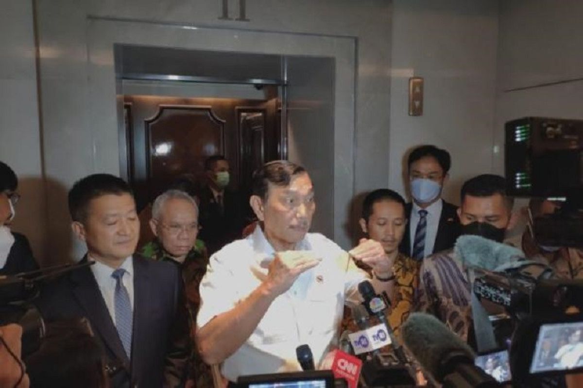 Luhut yakin pertengahan 2023 kereta cepat Jakarta-Bandung mulai beroperasi