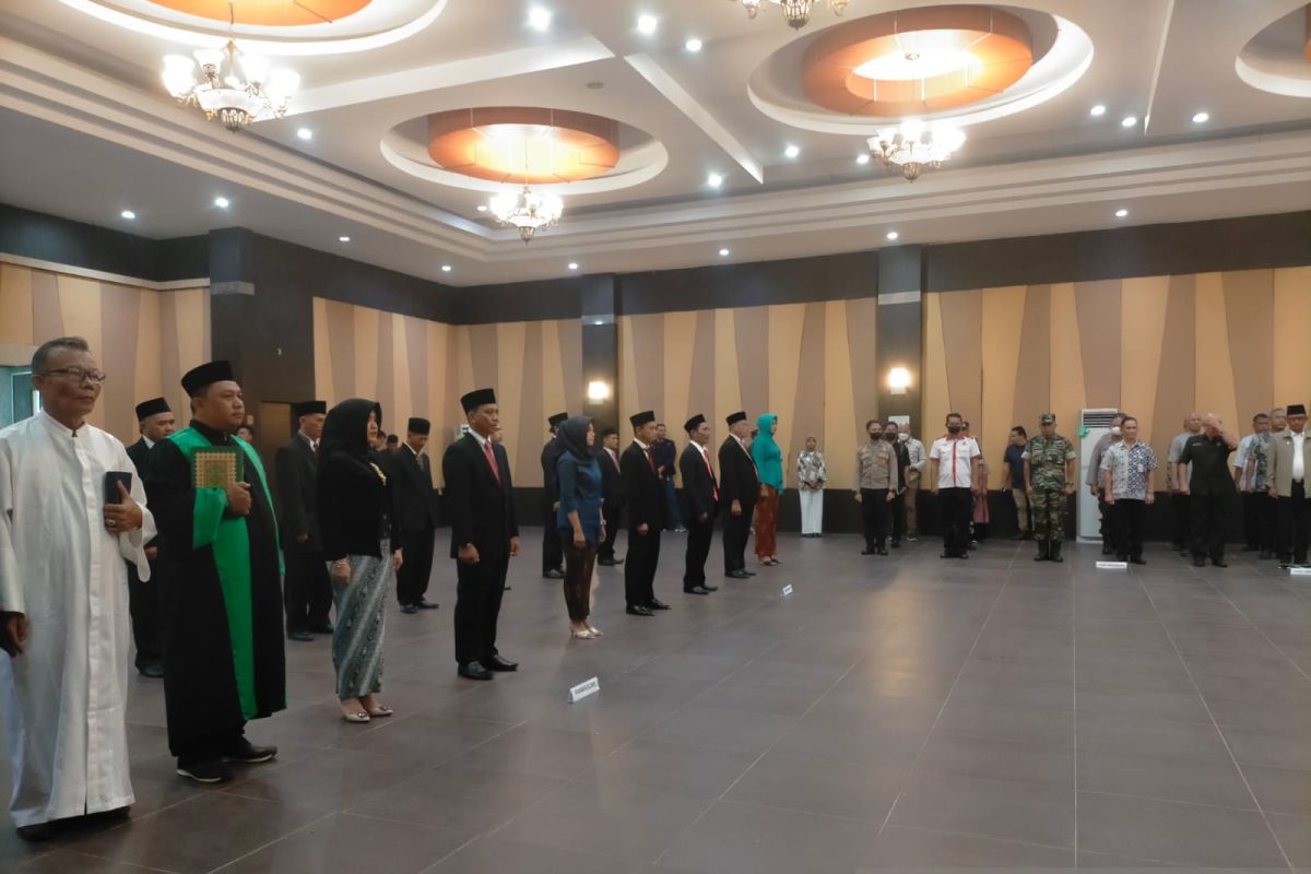 15 anggota panwascam dilantik Bawaslu Singkawang