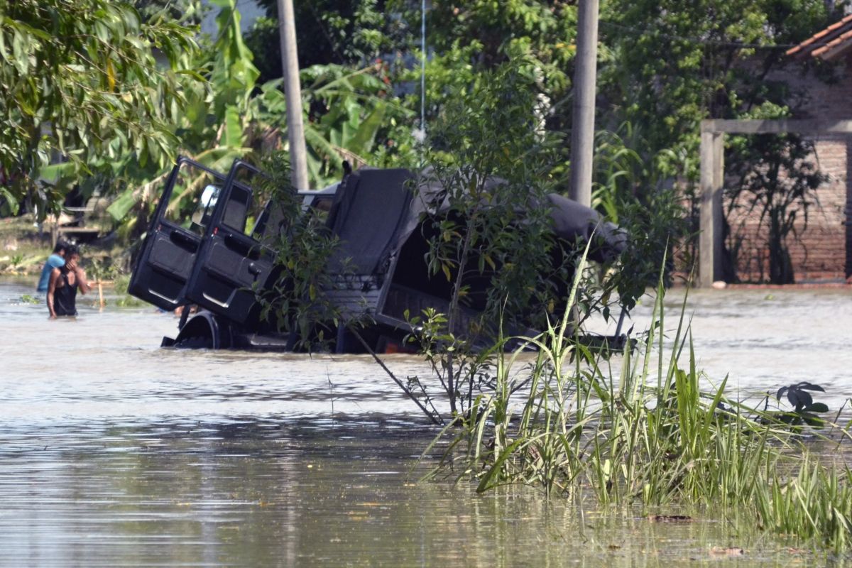 Three killed in South Lampung flood